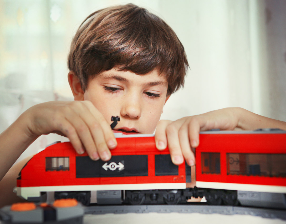 hellgrau Kunststoff gerade mit Schlitzen Zug 12 V 10 x Lego System Schiene alt